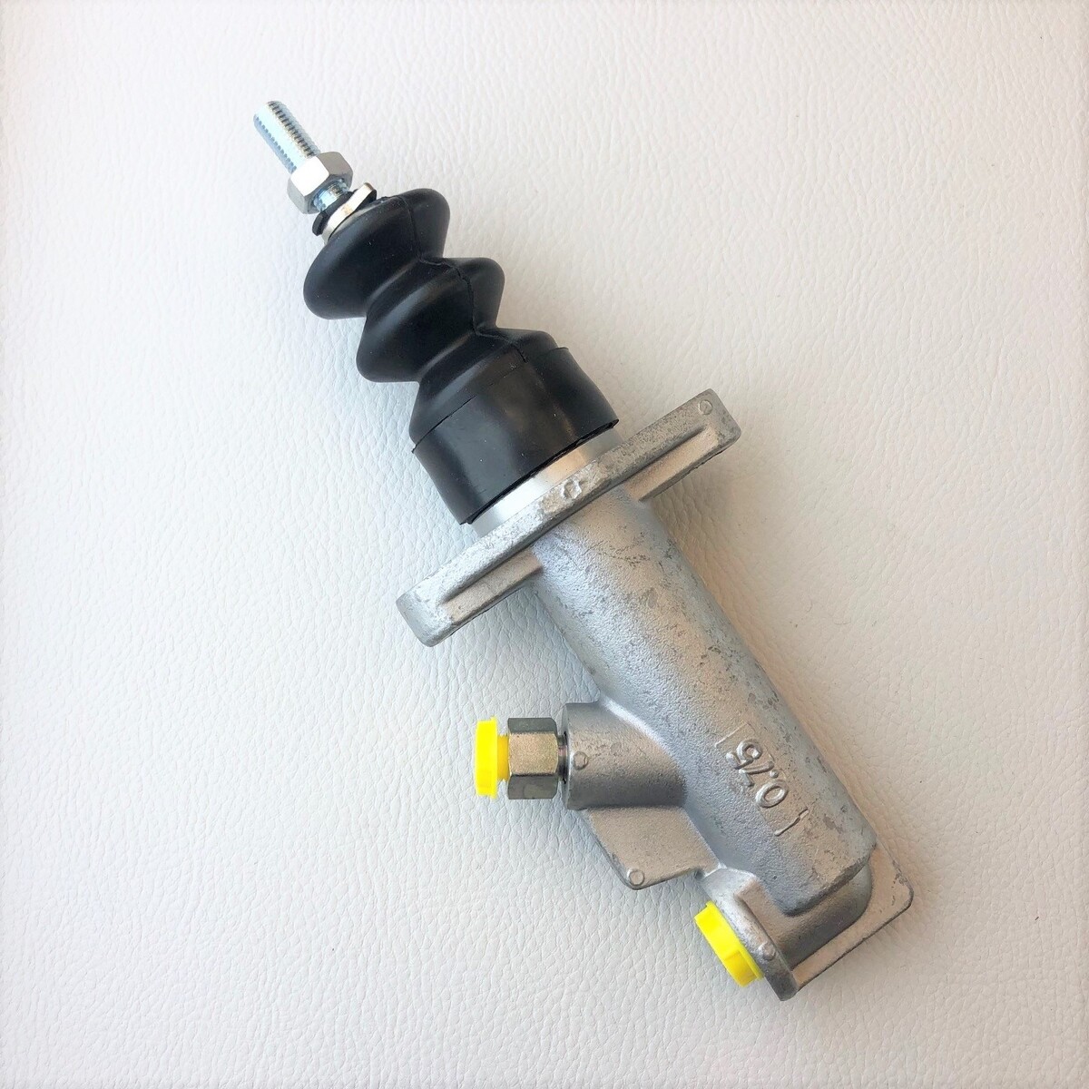 Brake master cylinder +8 196878, +4 195968 & 4/4 post 1960 (Single Line) Mog Parts,