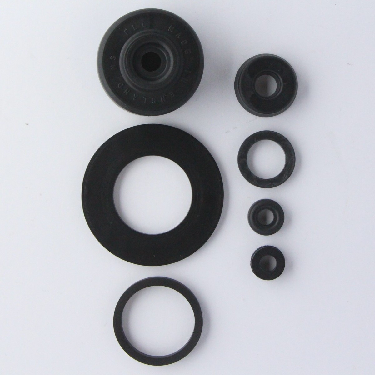 Master cylinder service kit for BRH011