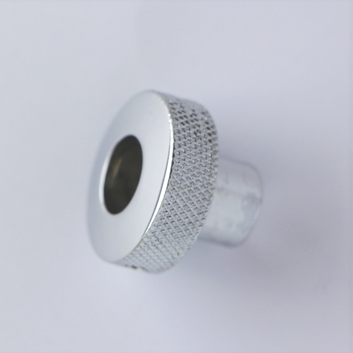 Sidescreen knurled knob