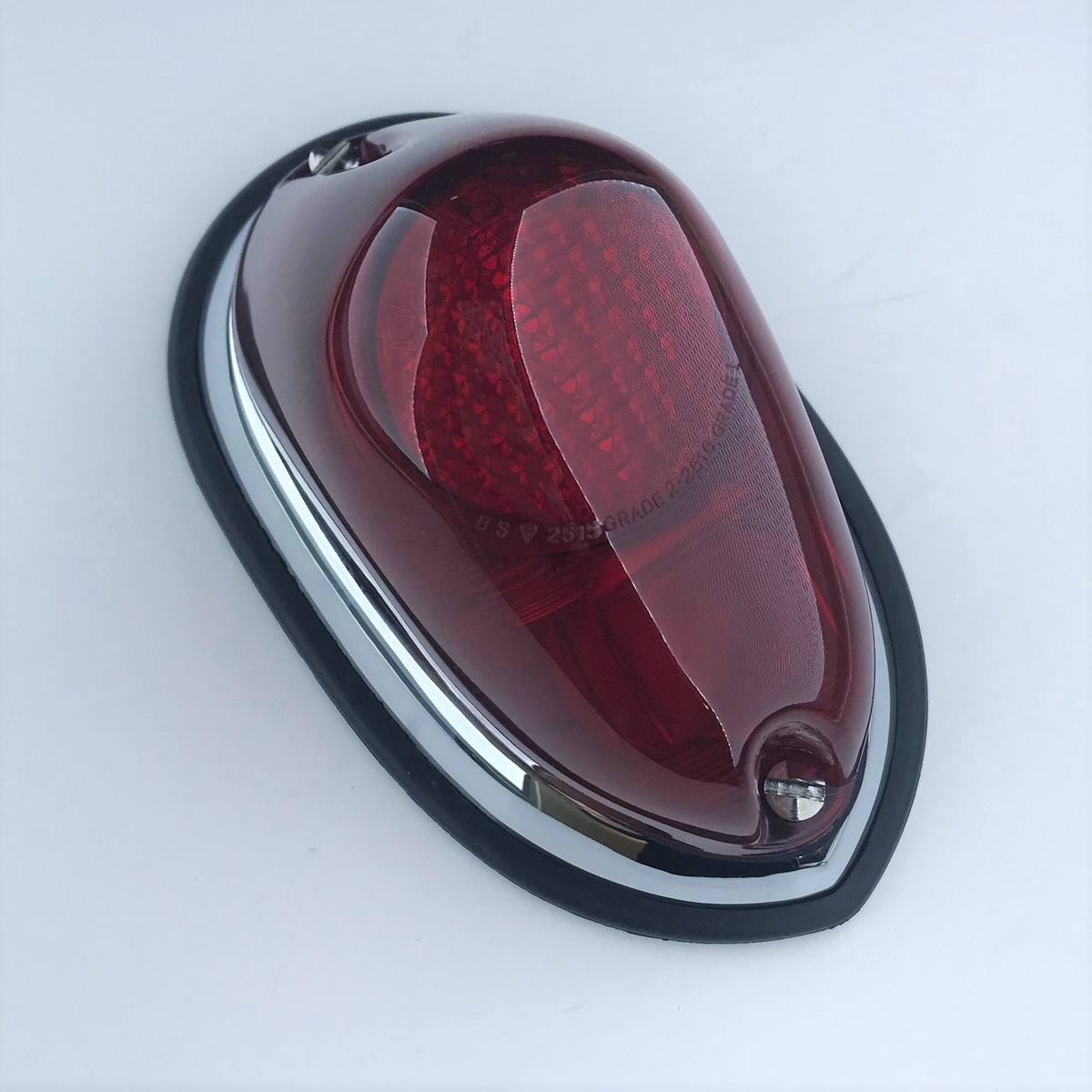 Stop/tail lamp pre 1968 complete (base rubber only TMR101)