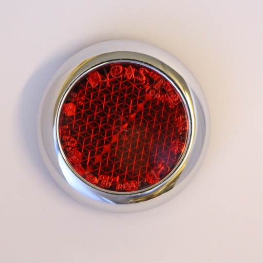 Small circular reflector with chrome rim