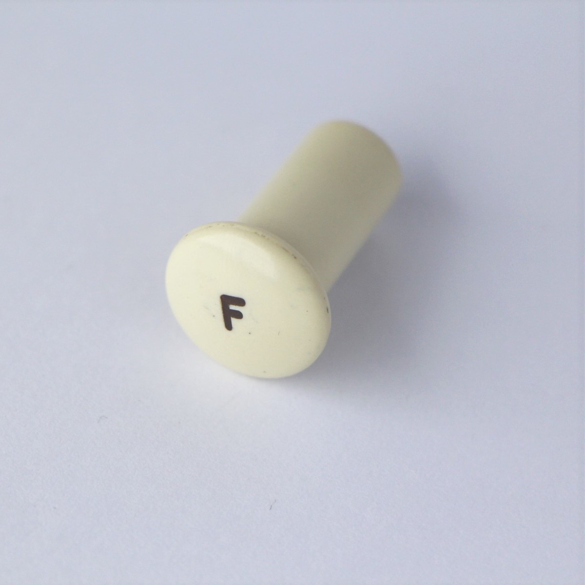 'F' knob - cream, 1951-61