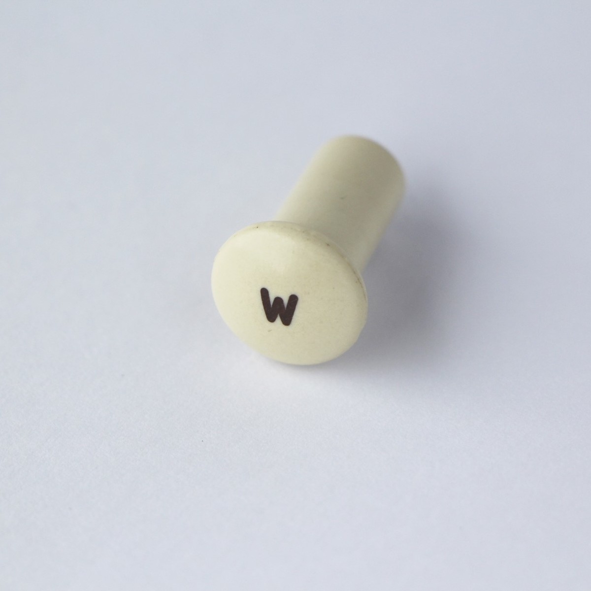 'W' knob - cream, 1951-61