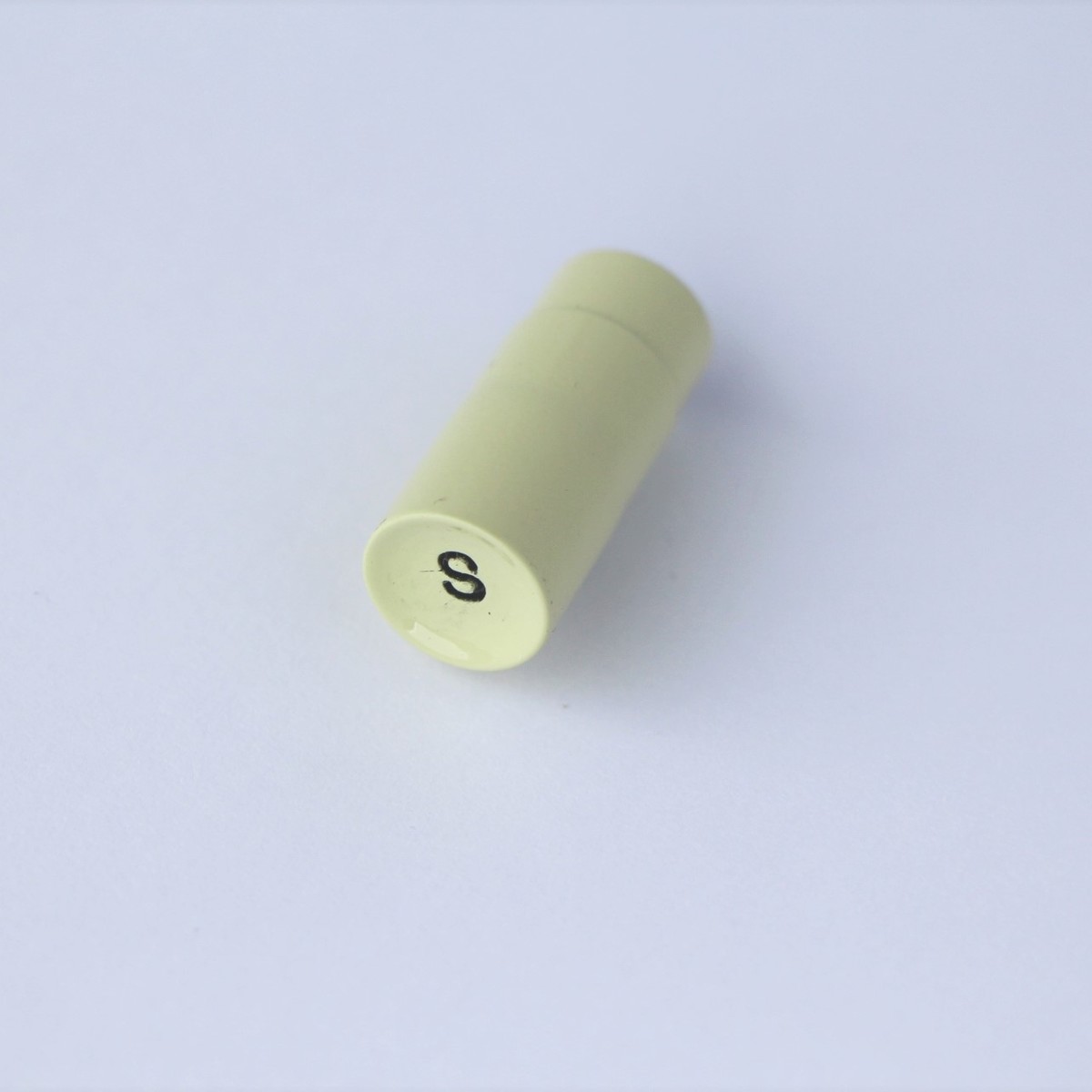 'S' button - cream 1951-54