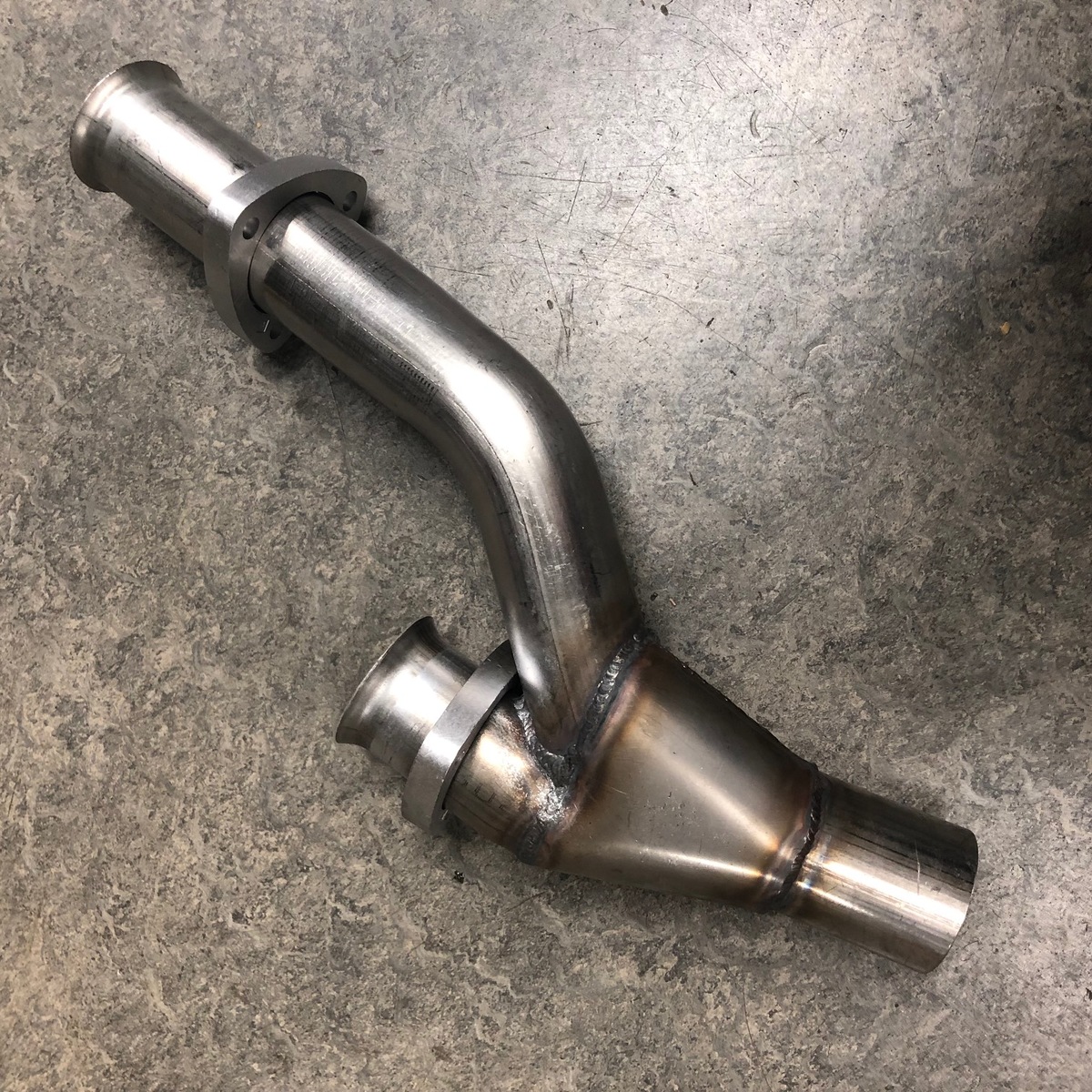 Two into one connecting pipe for +8 3.9 with catalyst - single system 1991-96