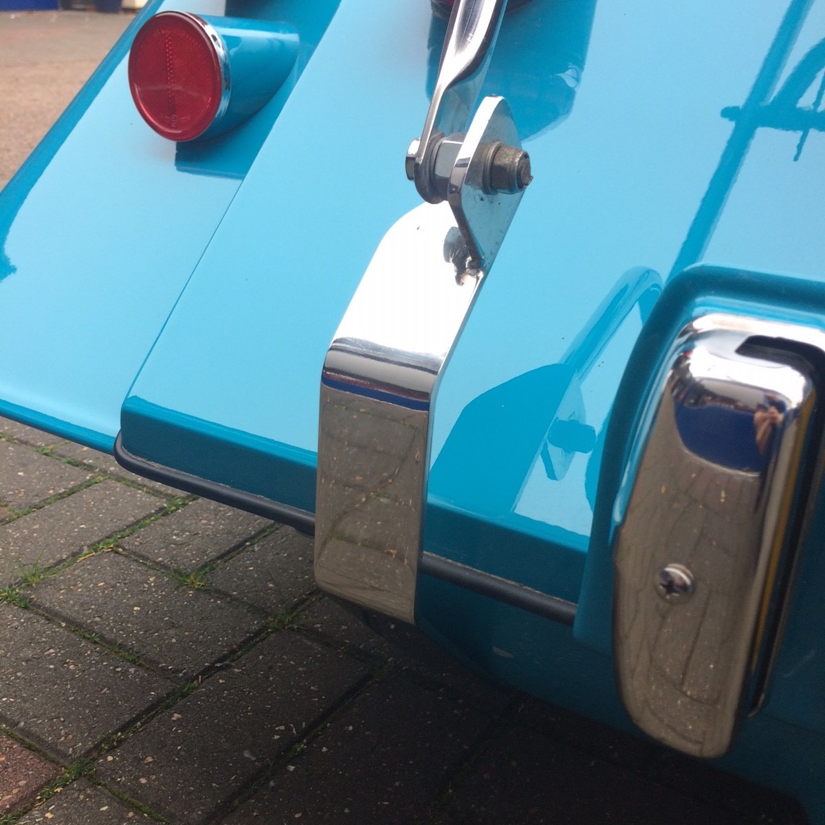 Bracket set for luggage rack to fit cars without bumpers or overriders