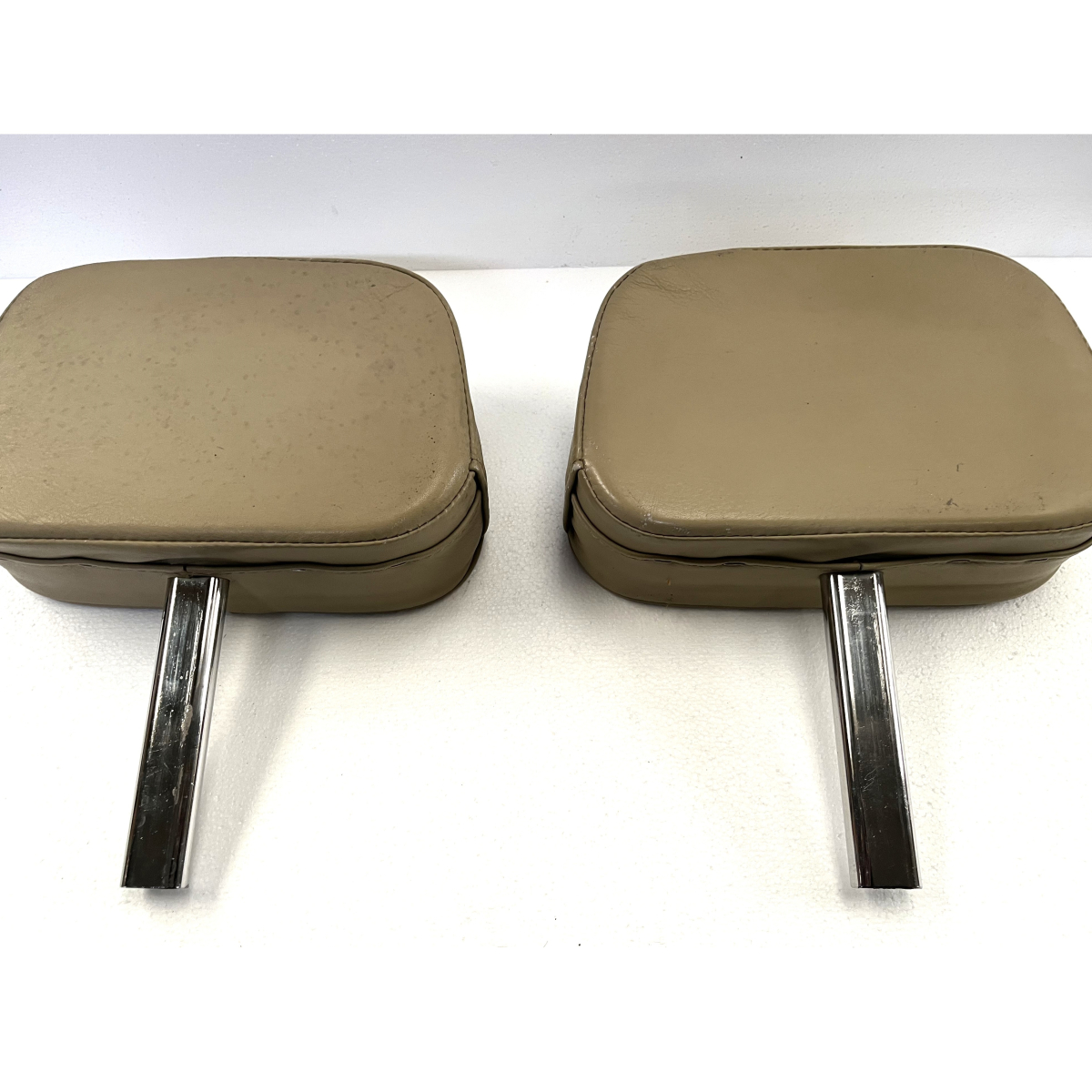 Head rests in stone leather - used