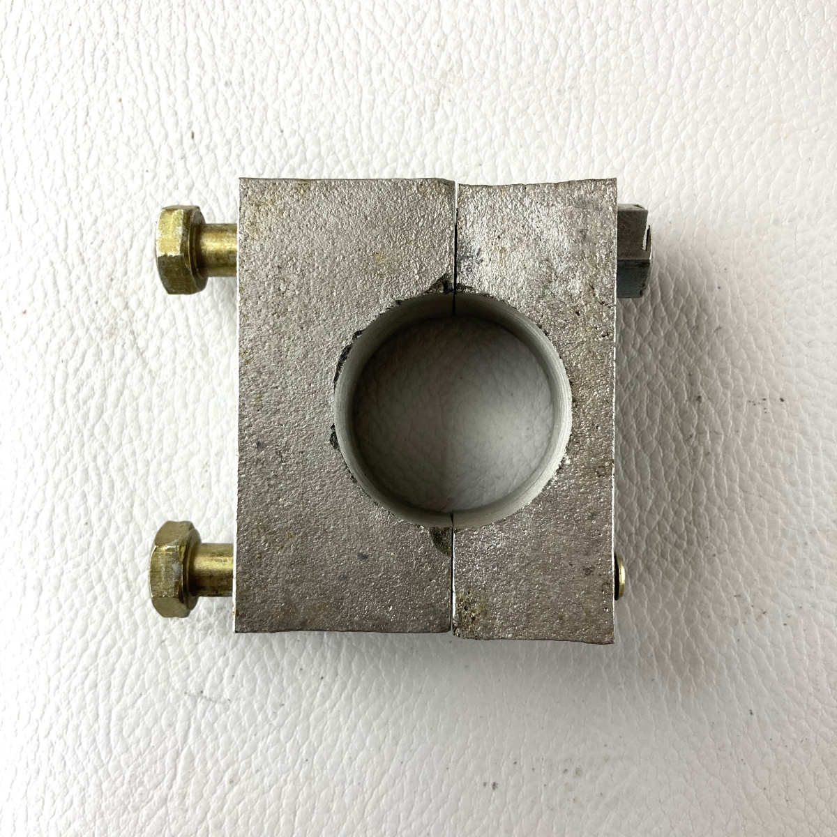 Tie clamp for steering column post 1970 (to inner wing)