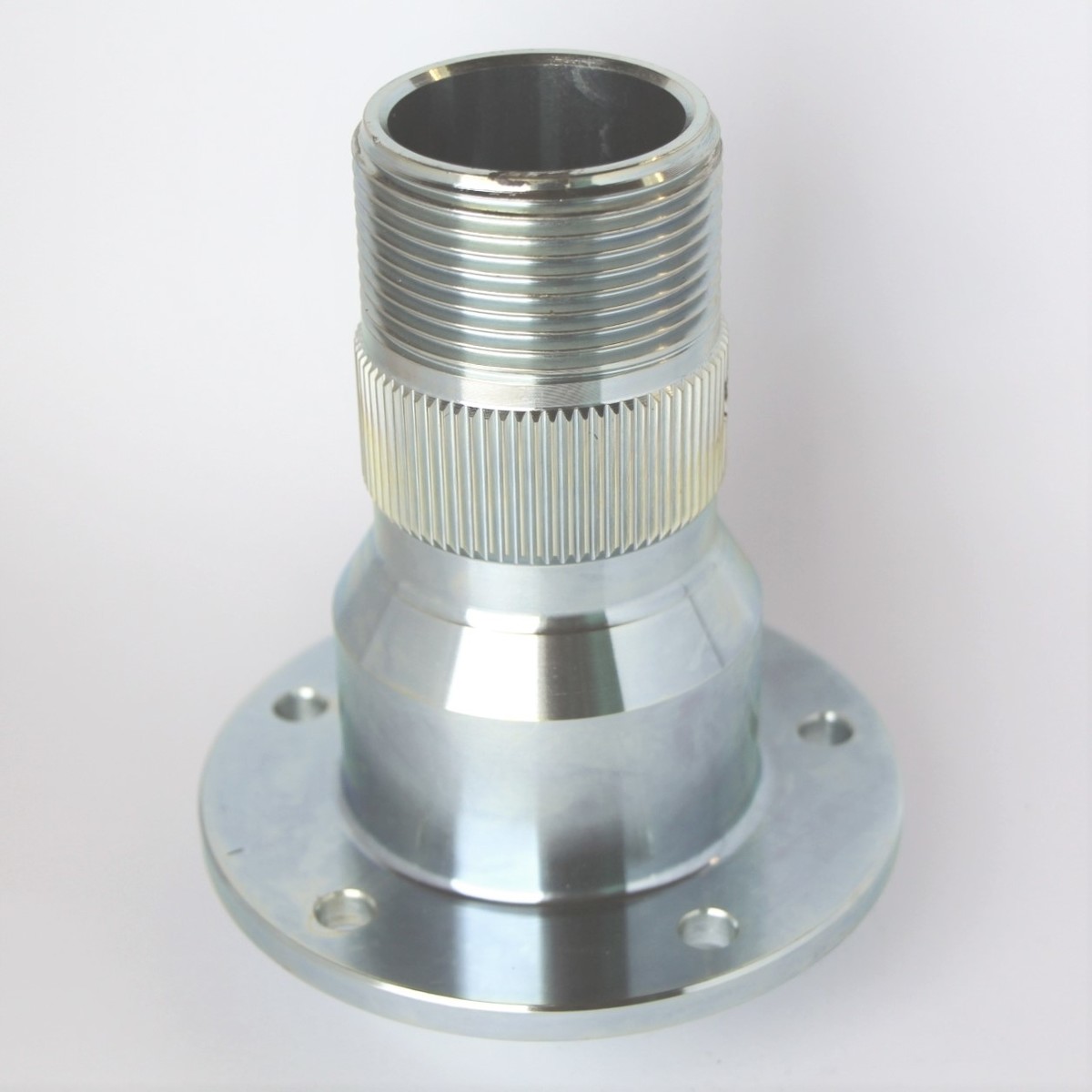 Front splined hub only right hand +4 & 4/4 to 4/1991 (no seals or bearings)