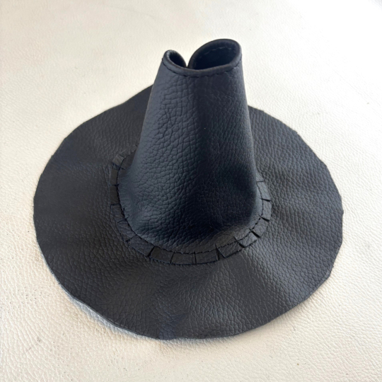 Gear lever gaiter - black leather (not Moss gearbox)