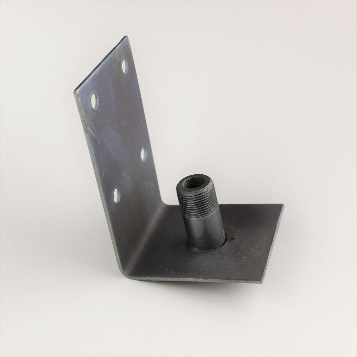 Rear wheel arch seat belt mounting bracket for cars to 6/1997