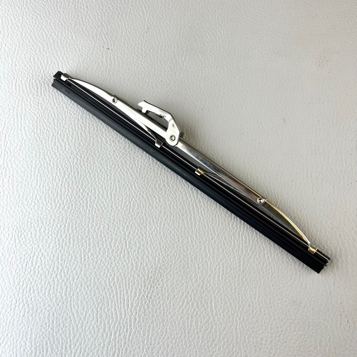 210mm wiper blade (Improved design) for Plus Six and Plus Four cars