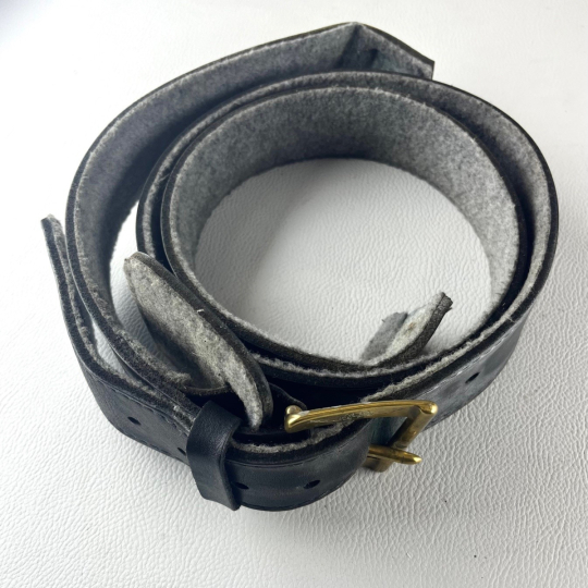 Morgan black bonnet strap with brass buckle (used)