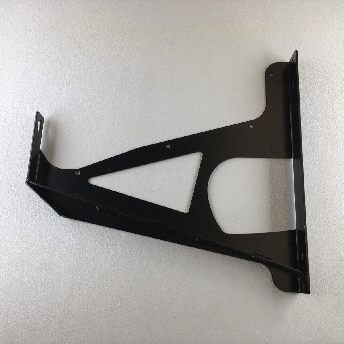 Mounting for overrider lh (cars with front overriders only)